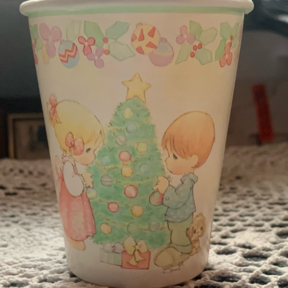 16 Vintage Precious Moments Paper Cups
